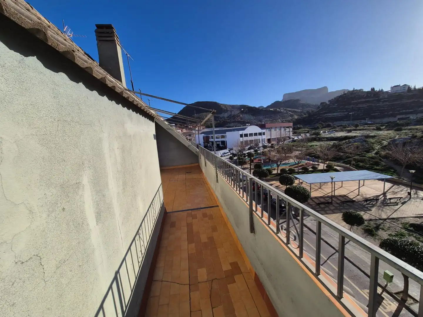 Vista exterior de Àtic en venda en Petrer amb Terrassa i Moblat