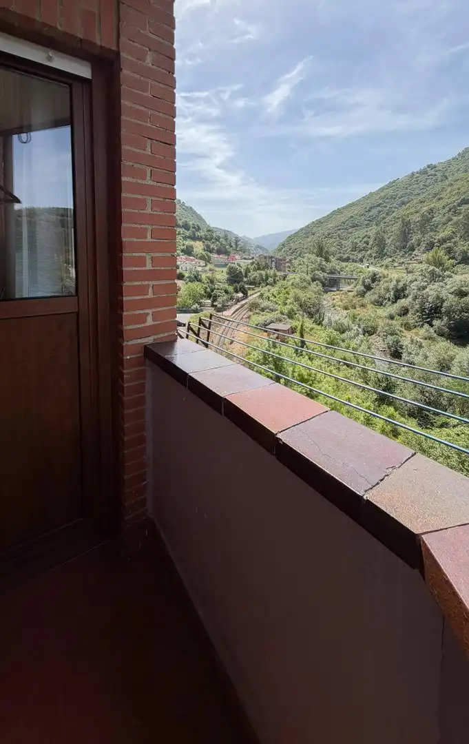 Terraza de Piso en venta en Mieres (Asturias) con Calefacción, Parquet y Amueblado