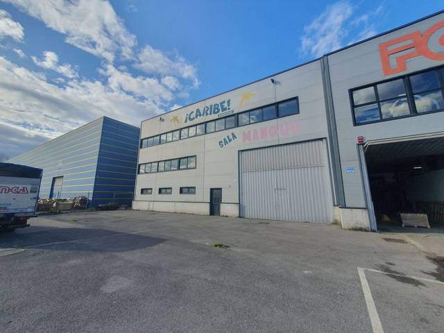Nave industrial en Venta en Llaranes