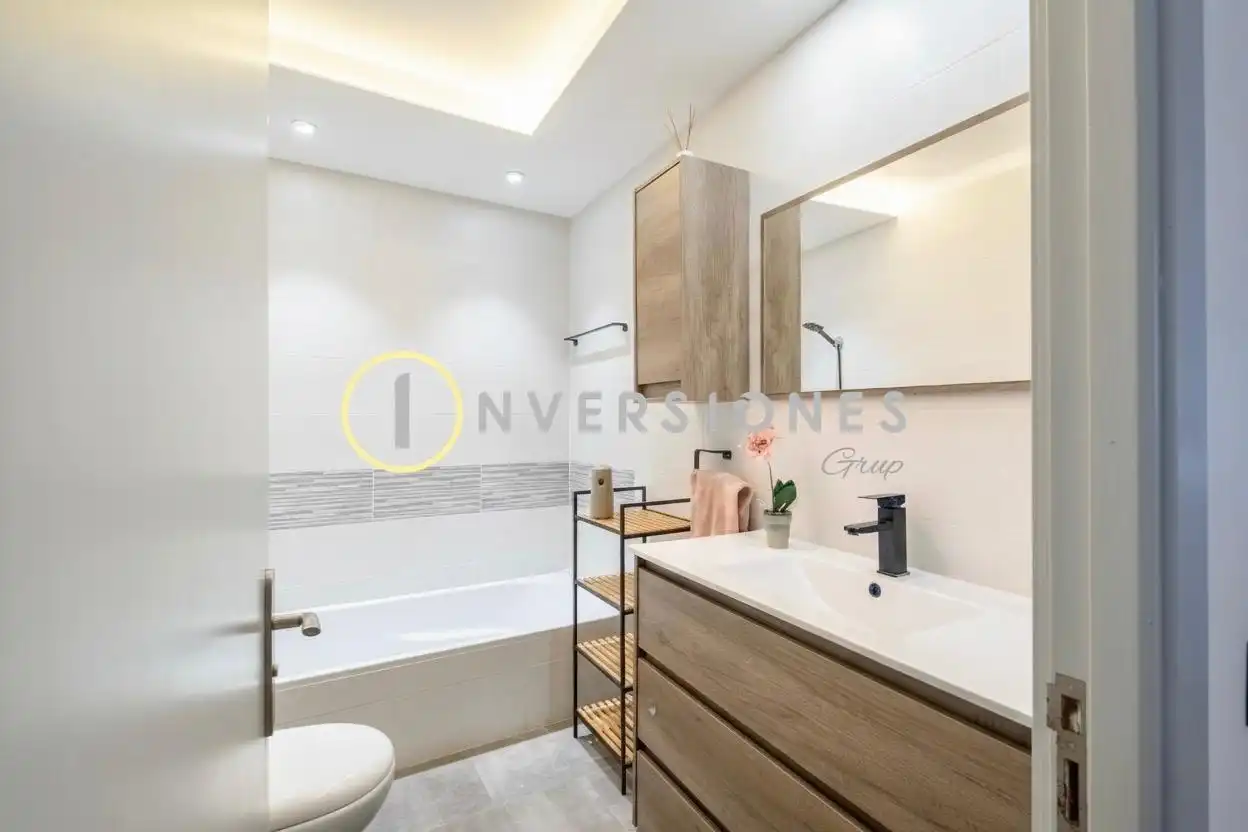 Badezimmer von Wohnung zum Verkauf in Pollença mit Klimaanlage, Terrasse und Abstellraum