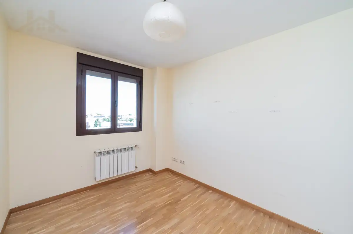 Habitación de Ático en venta en Arroyomolinos (Madrid) con Aire acondicionado, Calefacción y Jardín privado