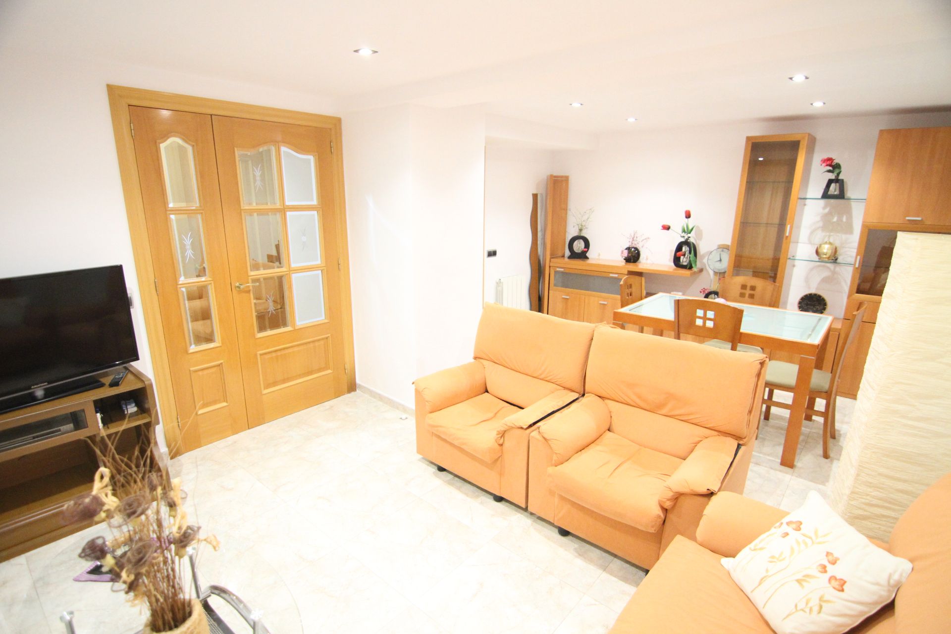 Sala d'estar de Casa o xalet en venda en Olesa de Montserrat amb Calefacció, Terrassa i Forn