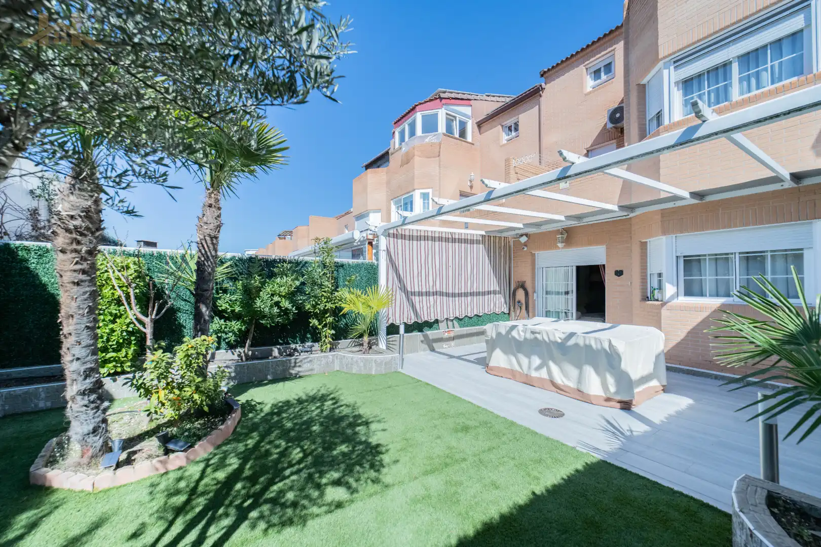 Garten von Einfamilien-Reihenhaus zum Verkauf in Móstoles mit Klimaanlage, Heizung und Privatgarten
