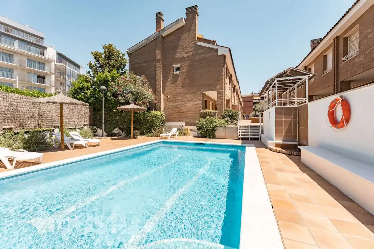 Piscina de Casa o chalet en venta en Sant Cugat del Vallès con Calefacción, Jardín privado y Parquet