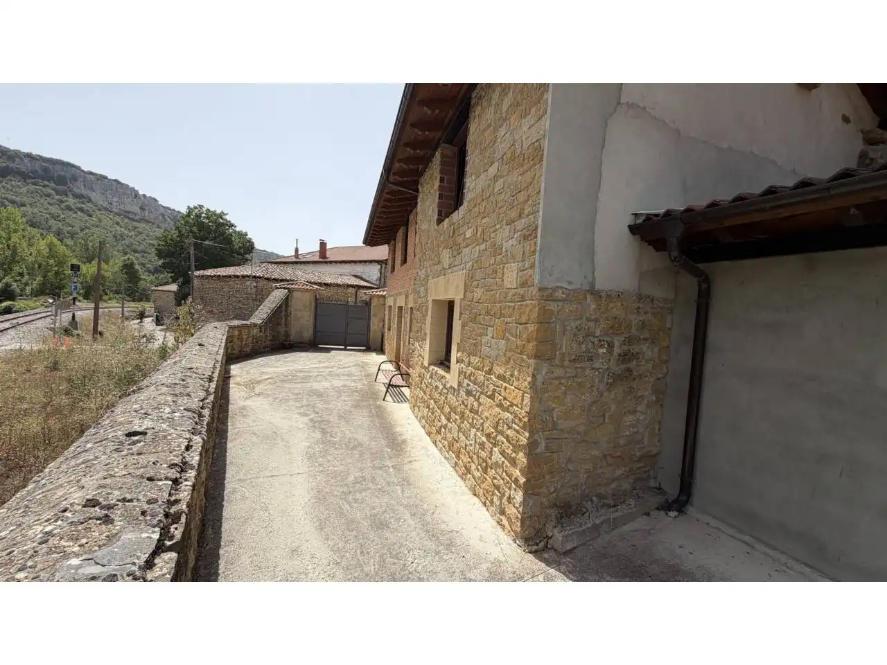 Vista exterior de Casa o chalet en venta en Merindad de Valdeporres con Jardín privado y Terraza