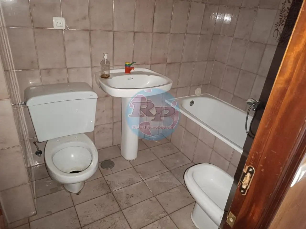 Baño de Piso en venta en La Robla  con Parquet