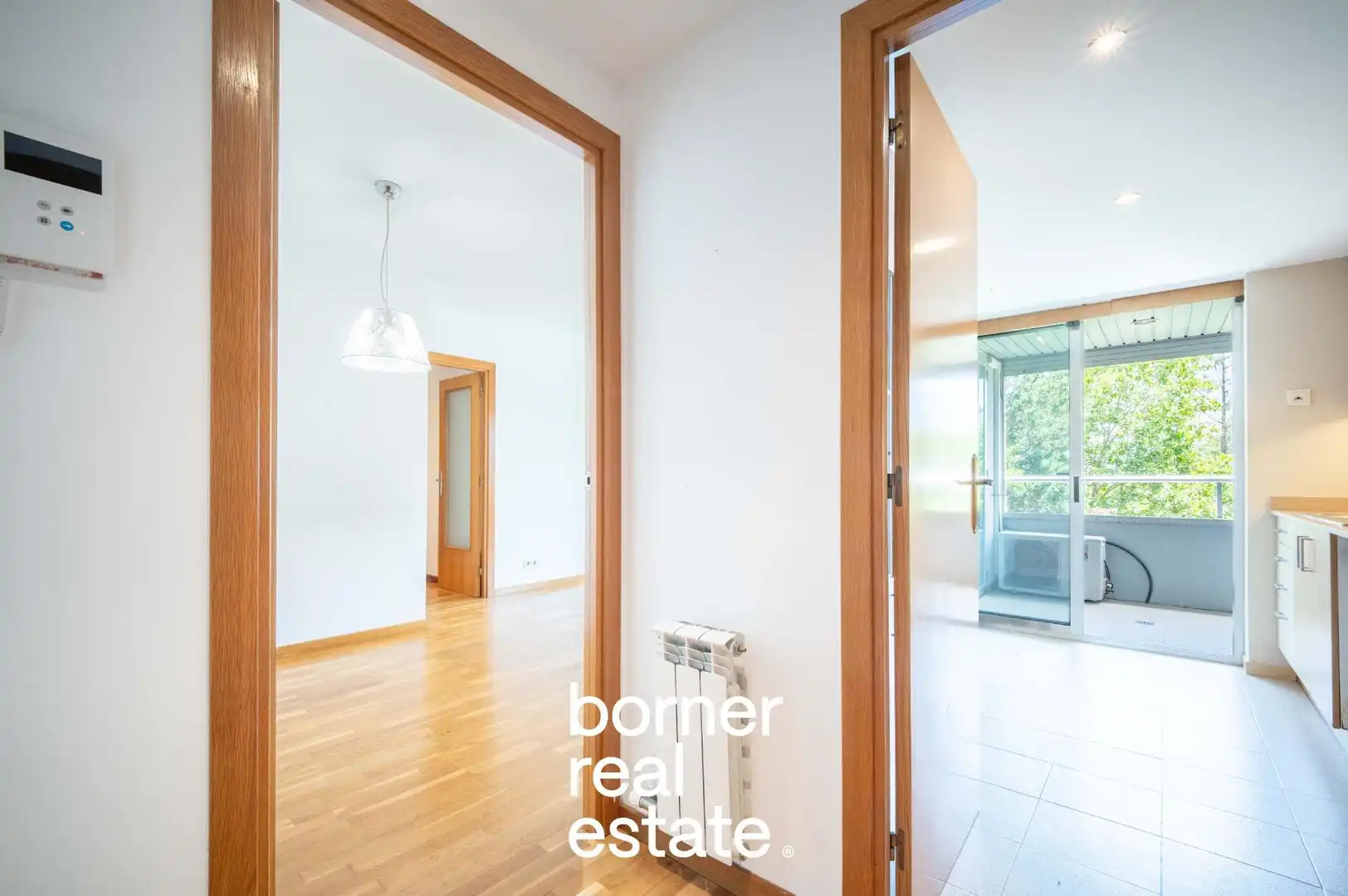 Vista exterior de Piso en venta en Sant Cugat del Vallès con Aire acondicionado, Calefacción y Jardín privado