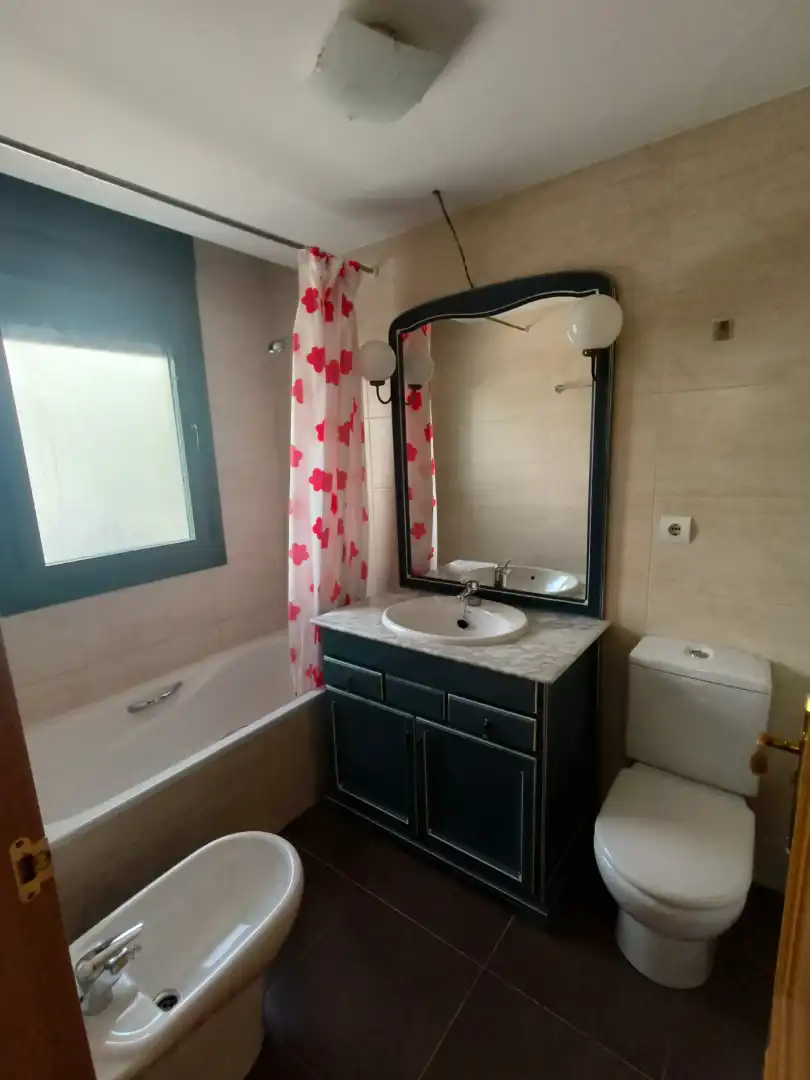 Badezimmer von Wohnung zum Verkauf in Valladolid mit Heizung, Privatgarten und Schwimmbad