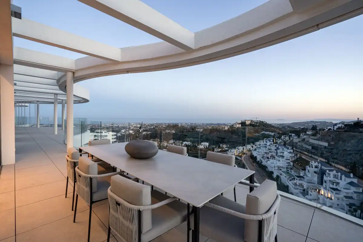 Penthouse with pool for sale in La Quinta