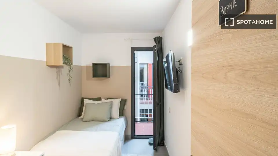 Bedroom of Flat for share in Barcelona  with Air Conditioner, Heating and Furnished