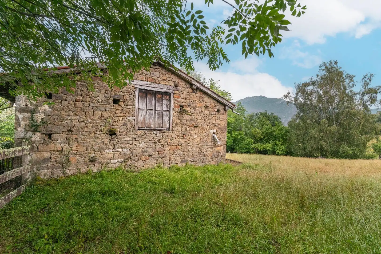Vista exterior de Finca rústica en venta en Sobrescobio con Jardín privado, Terraza y Amueblado