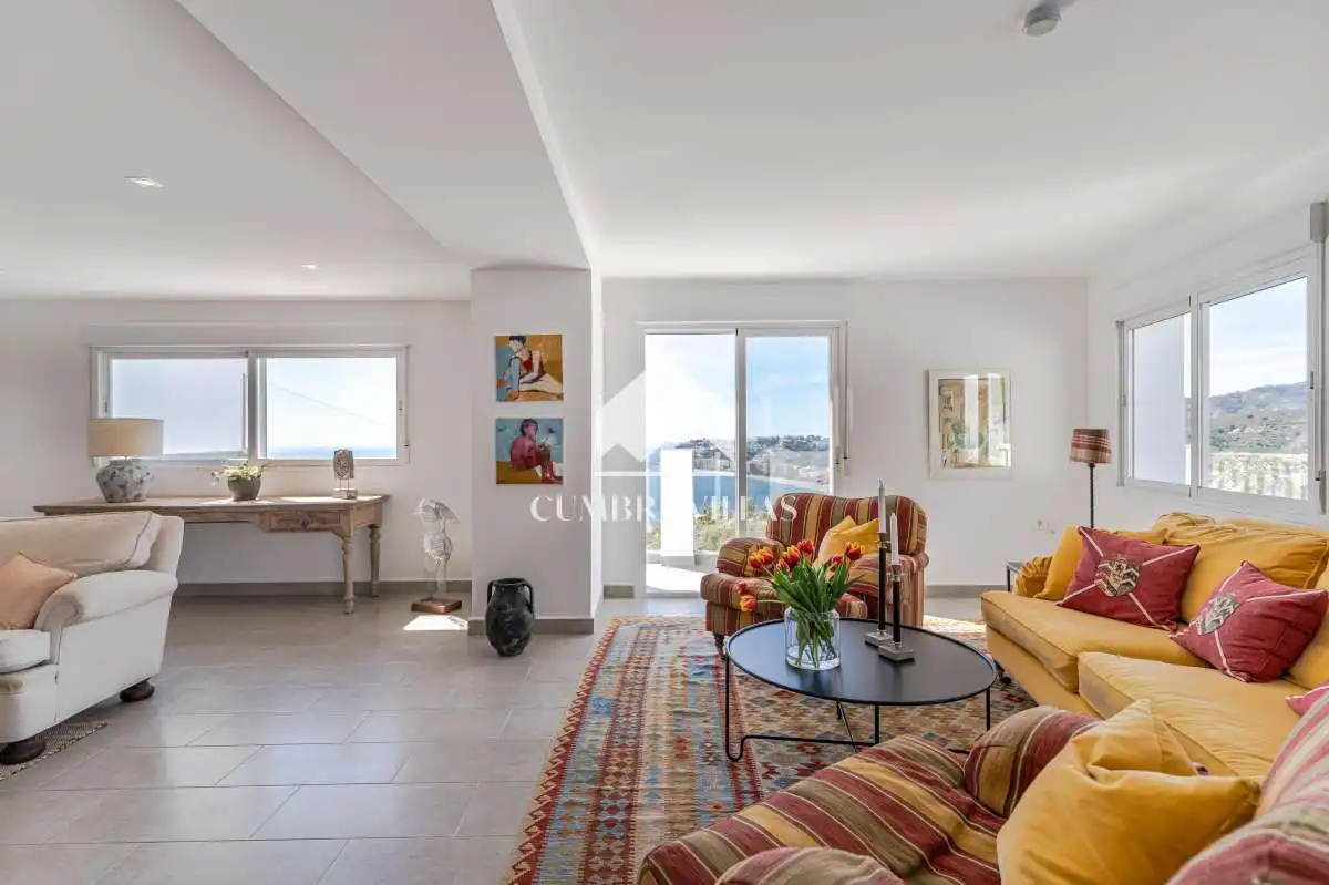Sala d'estar de Casa o xalet en venda en Almuñécar amb Terrassa, Traster i Internet