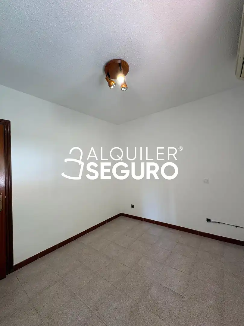 Bedroom of Flat for rent in Madrid  with Heating, Terrace and Furnished