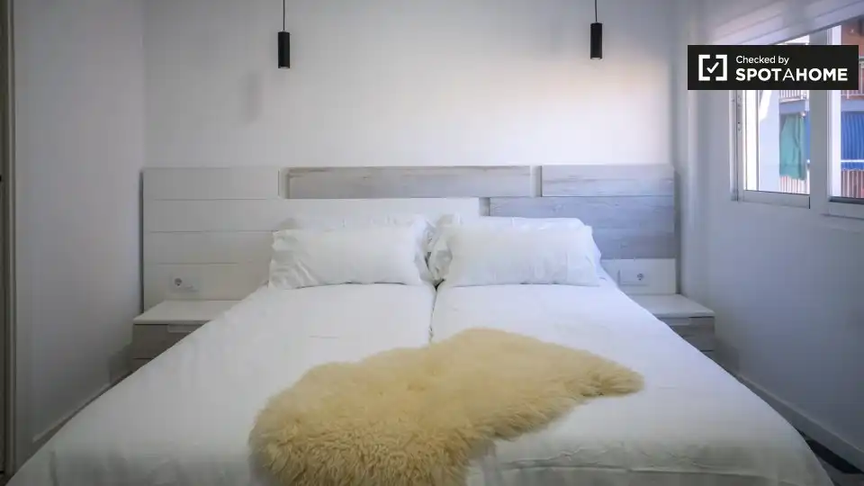Bedroom of Flat for rent in Valencia  with Air Conditioner, Heating and Furnished
