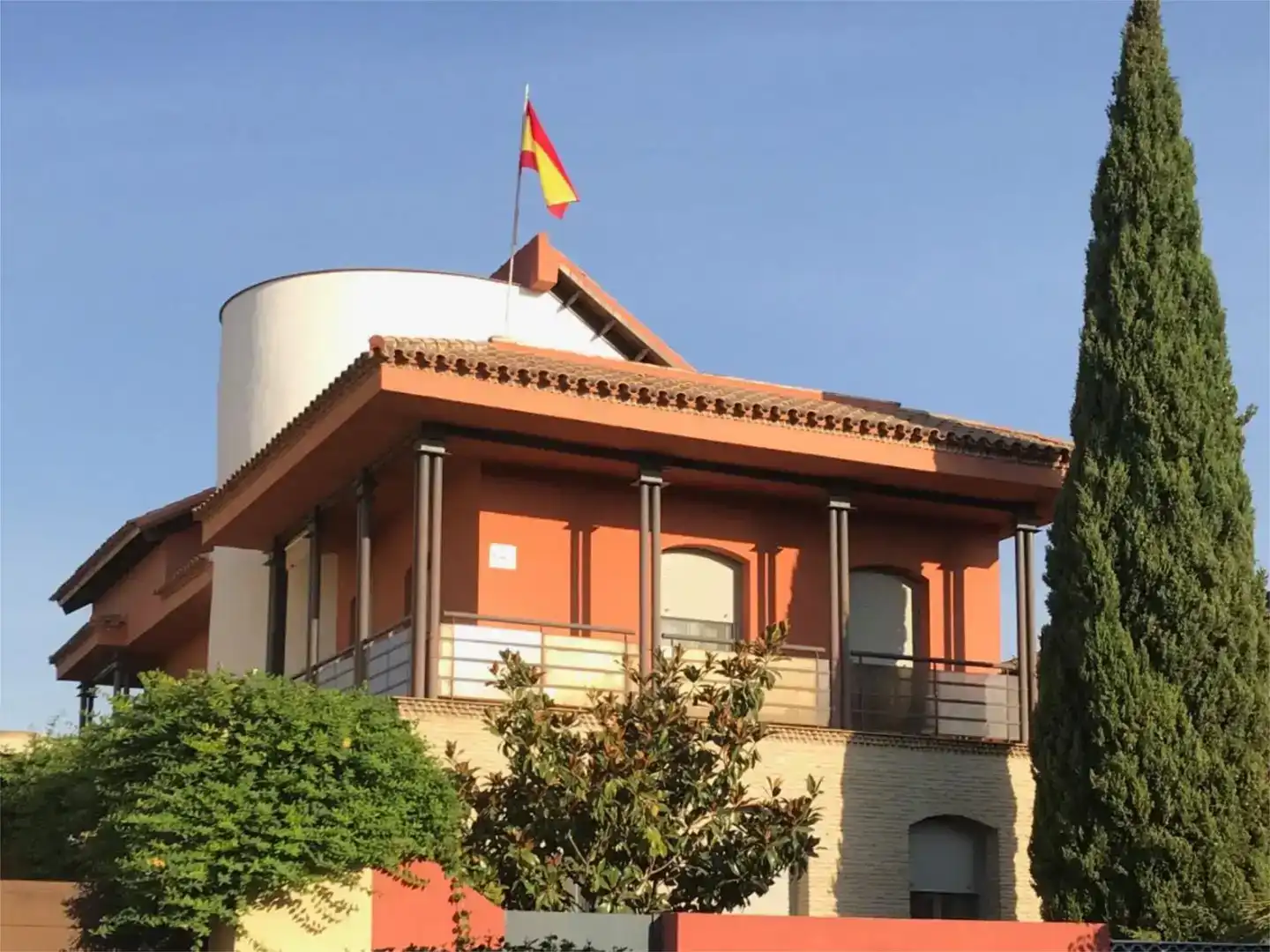 Vista exterior de Casa o xalet en venda en Bormujos amb Aire condicionat i Balcó