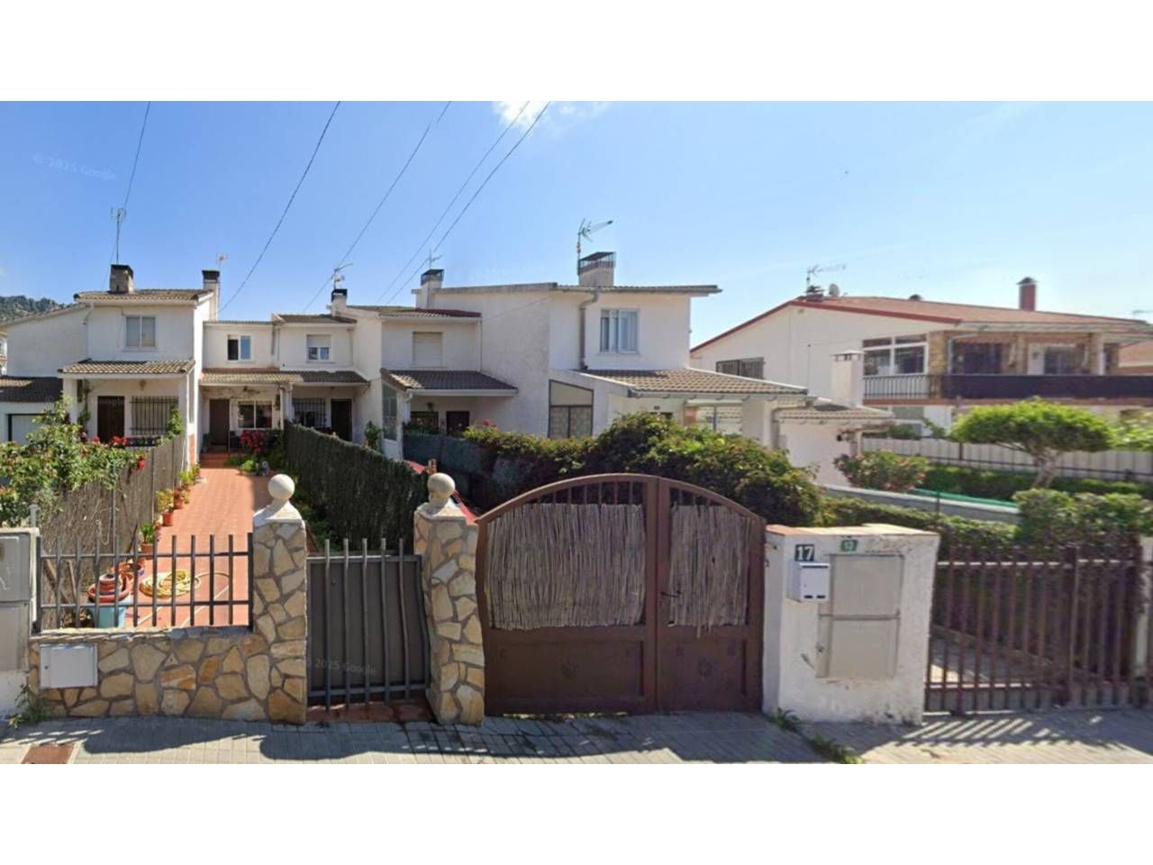 Vista exterior de Casa o xalet en venda en La Cabrera amb Calefacció, Jardí privat i Terrassa