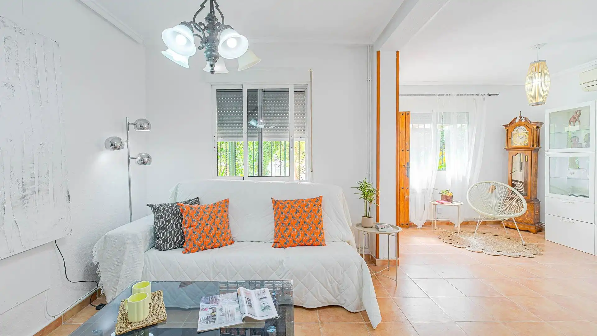 Sala de estar de Casa adosada en venta en Orihuela con Aire acondicionado, Calefacción y Jardín privado