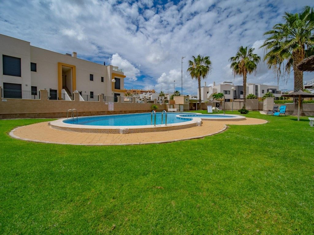 Piscina de Casa adosada en venta en Orihuela con Aire acondicionado y Piscina