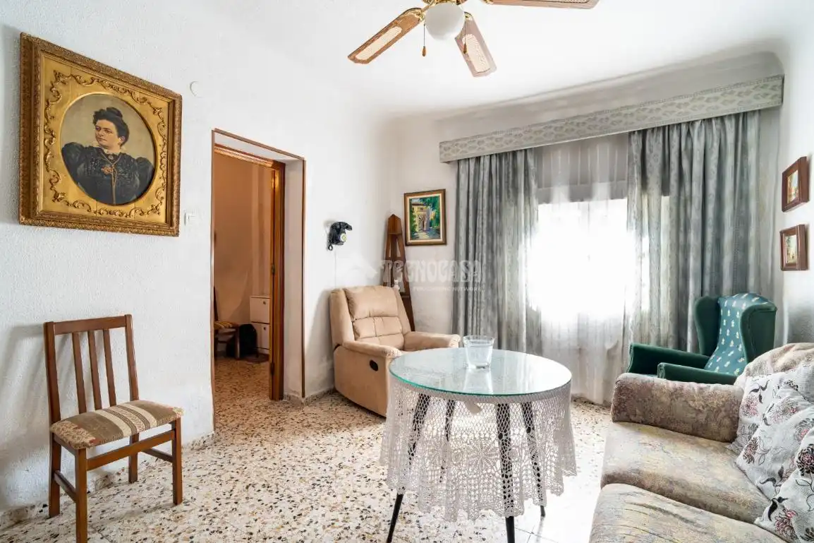 Sala d'estar de Casa adosada en venda en Granada