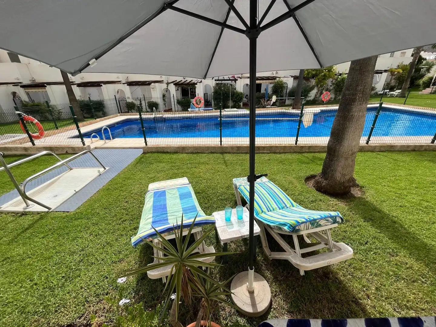 Piscina de Dúplex en venta en El Palmeral