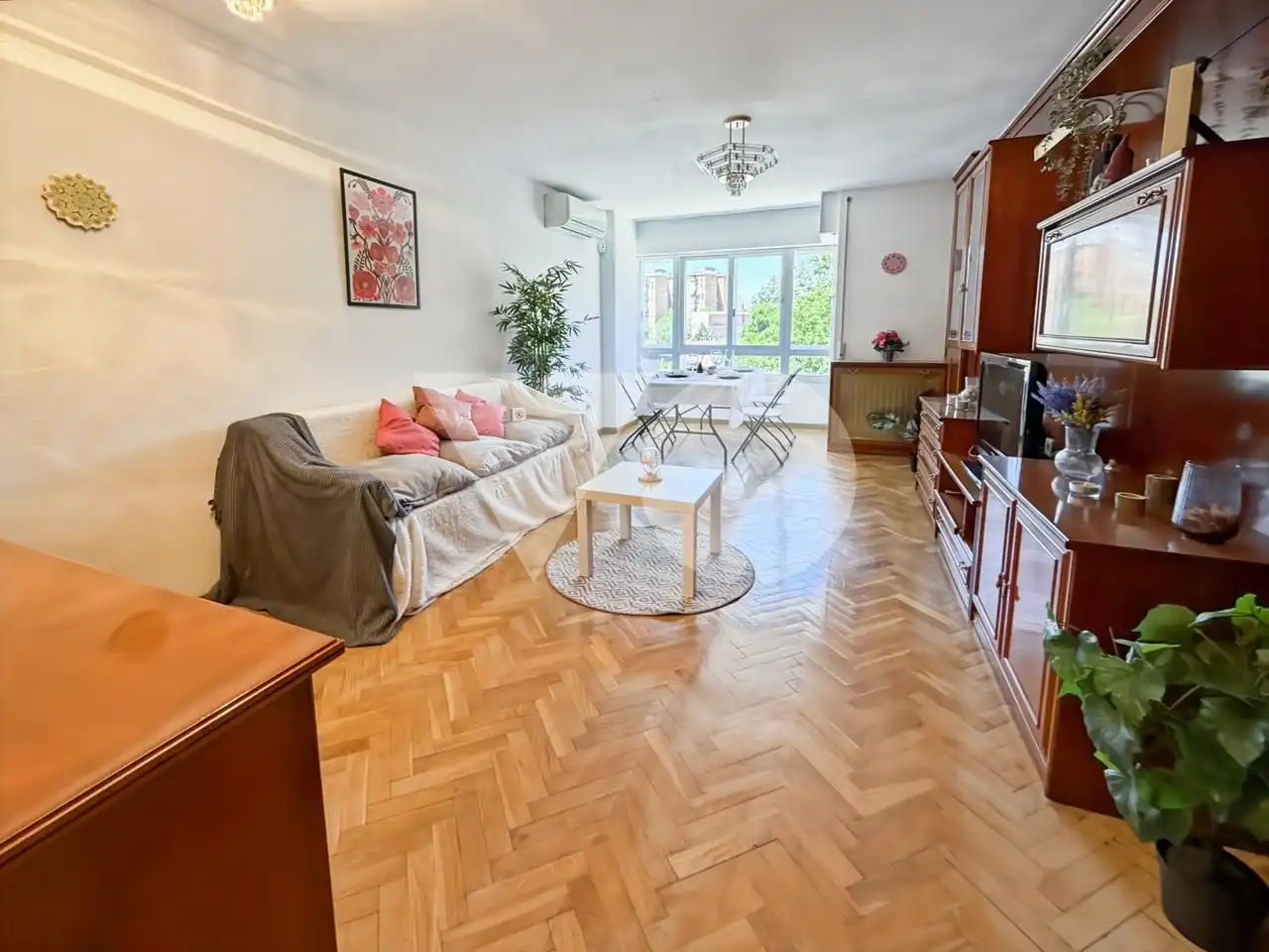 Living room of Flat for sale in Madrid  with Air Conditioner, Heating and Parquet flooring