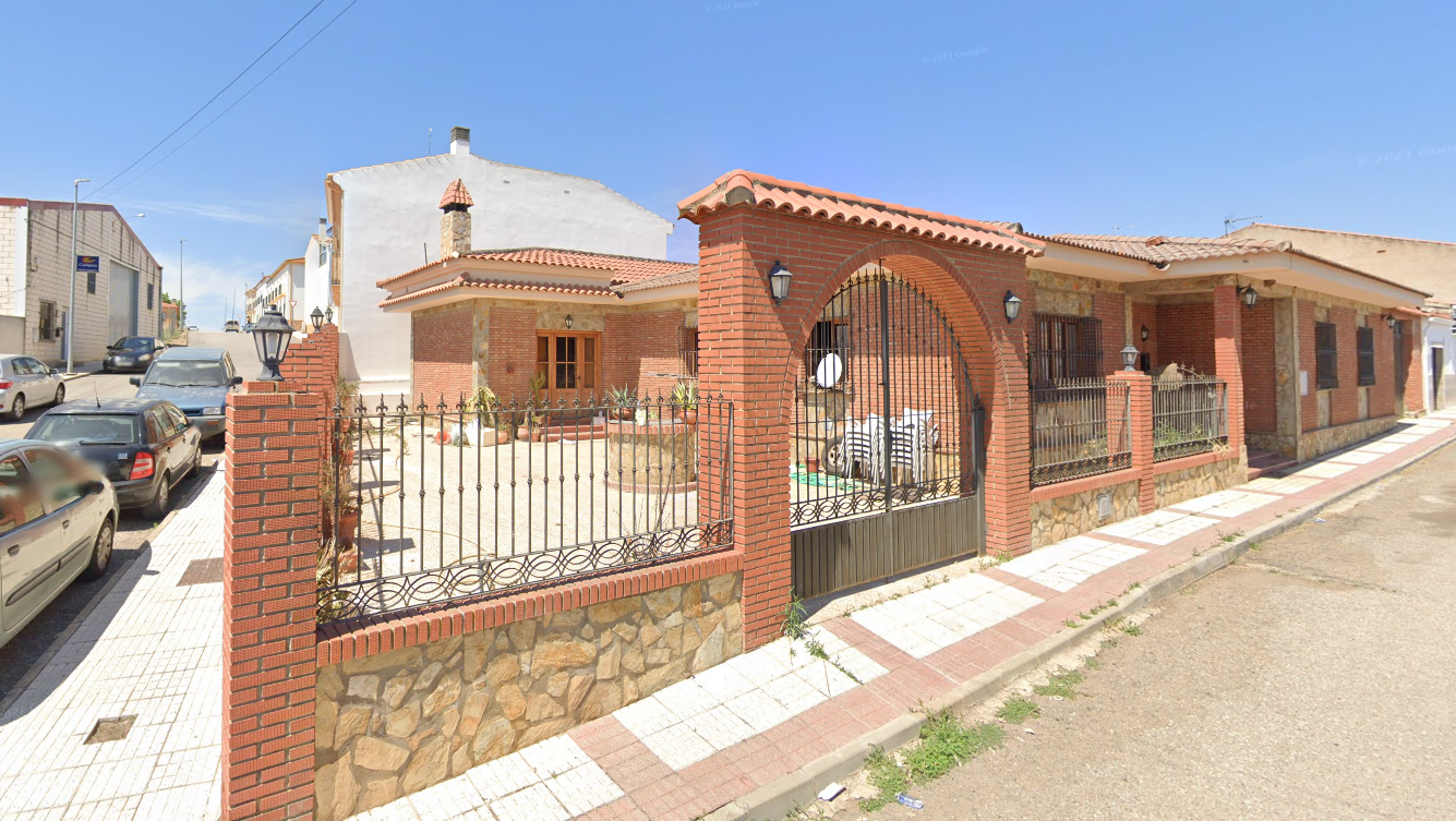 Vista exterior de Casa o xalet en venda en La Albuera amb Terrassa