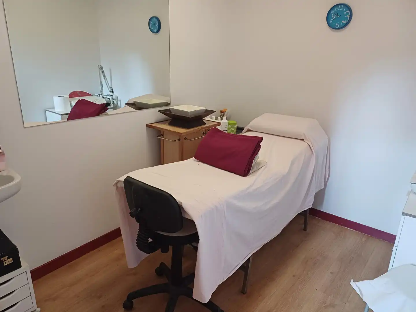 Bedroom of Commercial properties for rent in Vitoria - Gasteiz  with Air Conditioner, Parquet flooring and Furnished