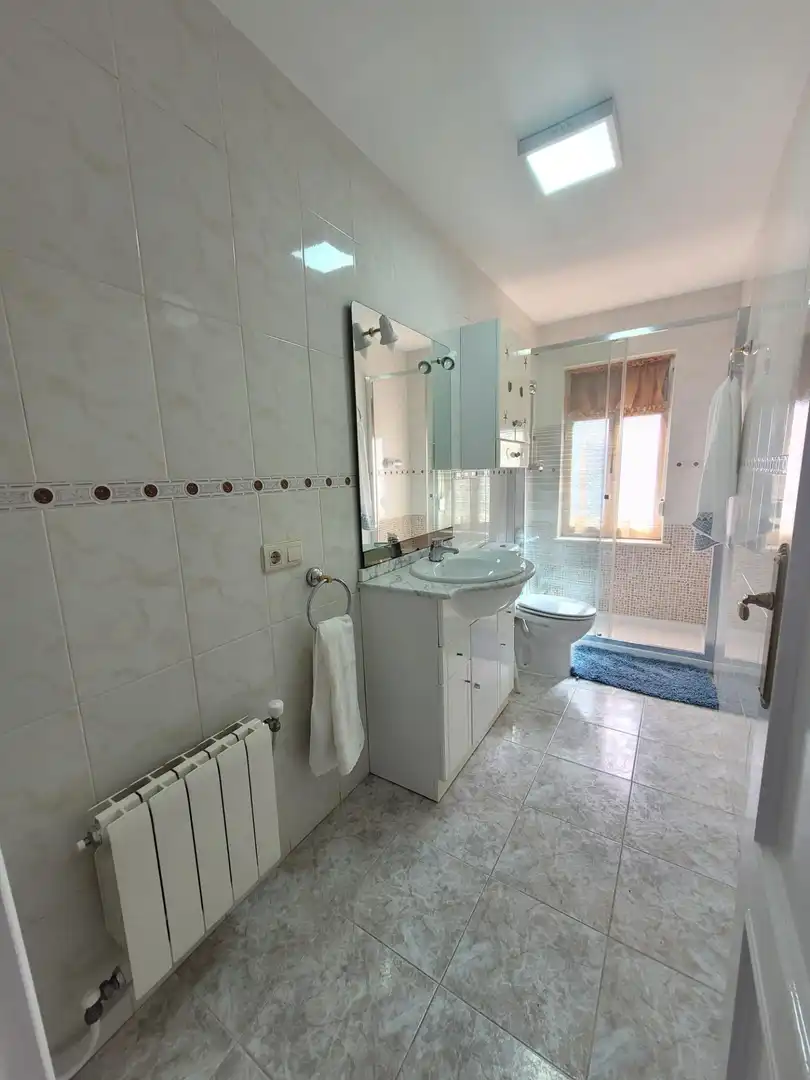 Bathroom of Flat for rent in Salamanca  with Heating and Furnished