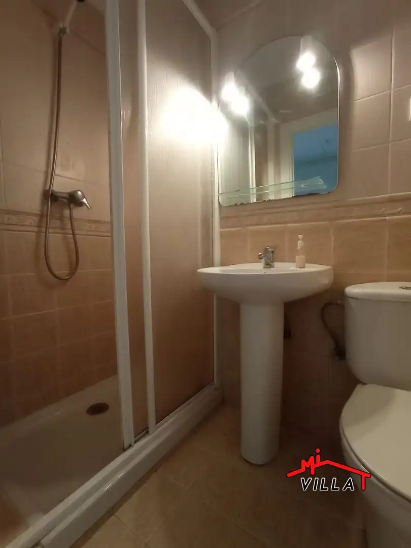 Baño de Estudio de alquiler en Laredo con Terraza y Amueblado