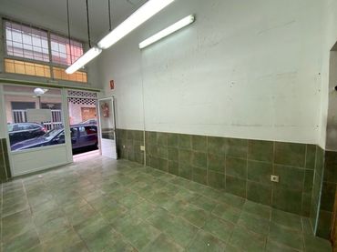 Local comercial de lloguer a Rúa Farmacéutico Manuel Fernández Llamazares 9