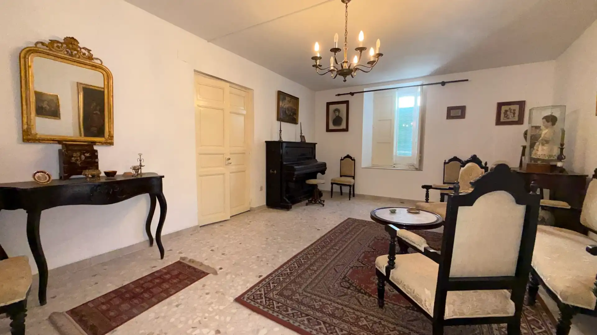 Sala d'estar de Casa o xalet en venda en Villa del Prado