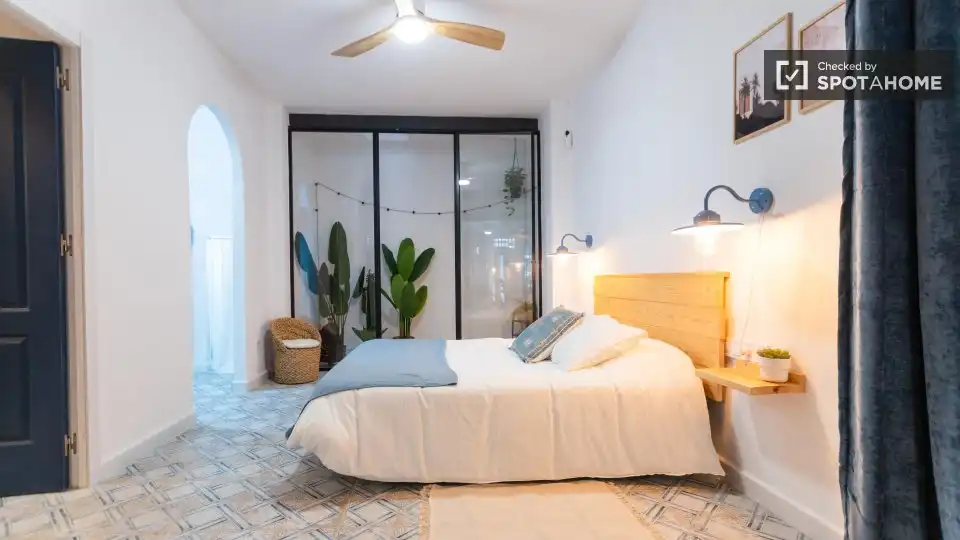 Bedroom of Flat for rent in Valencia  with Air Conditioner, Heating and Furnished