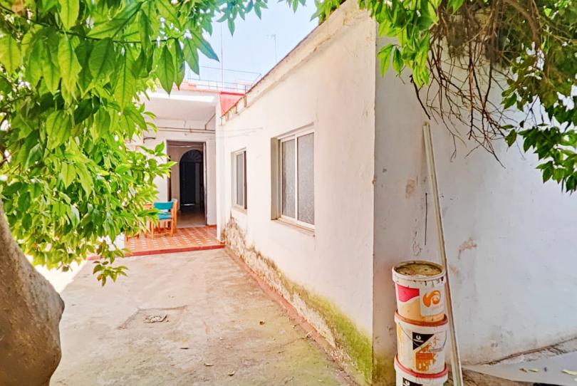 Foto 1 de Casa o chalet en venta en Calle Castilleja de la Cuesta, Palmete, Sevilla