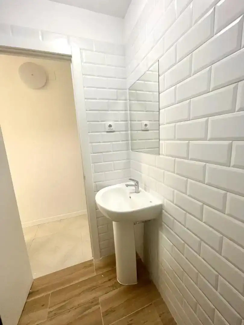 Baño de Ático para compartir en Madrid con Parquet, Amueblado y Horno