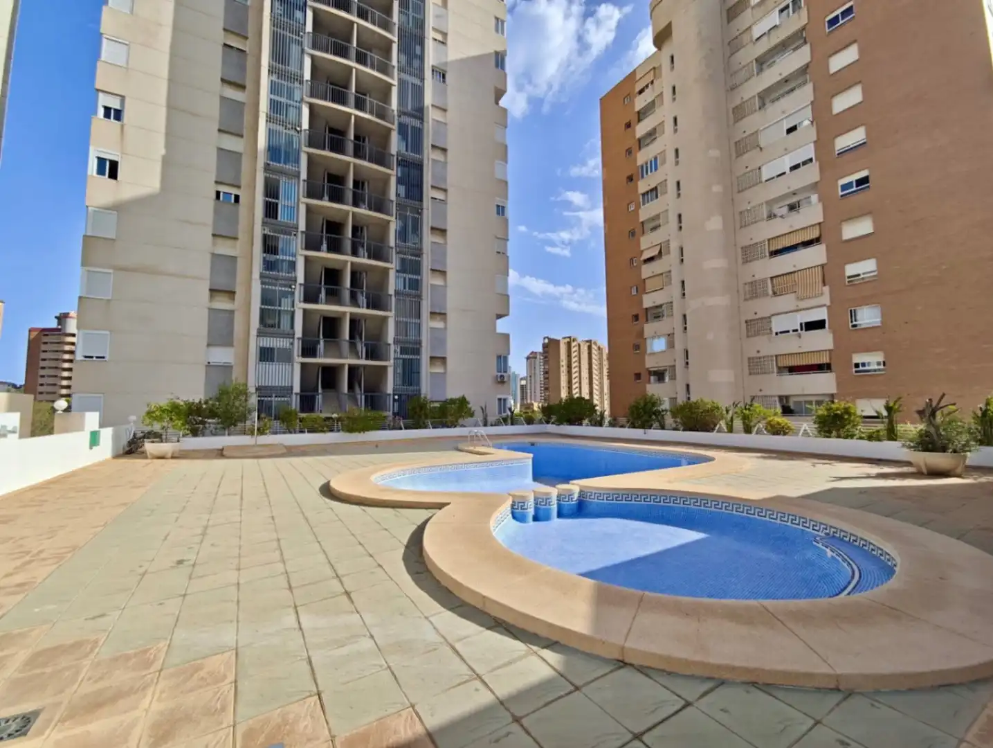 Apartment with pool for sale in Playa de Poniente