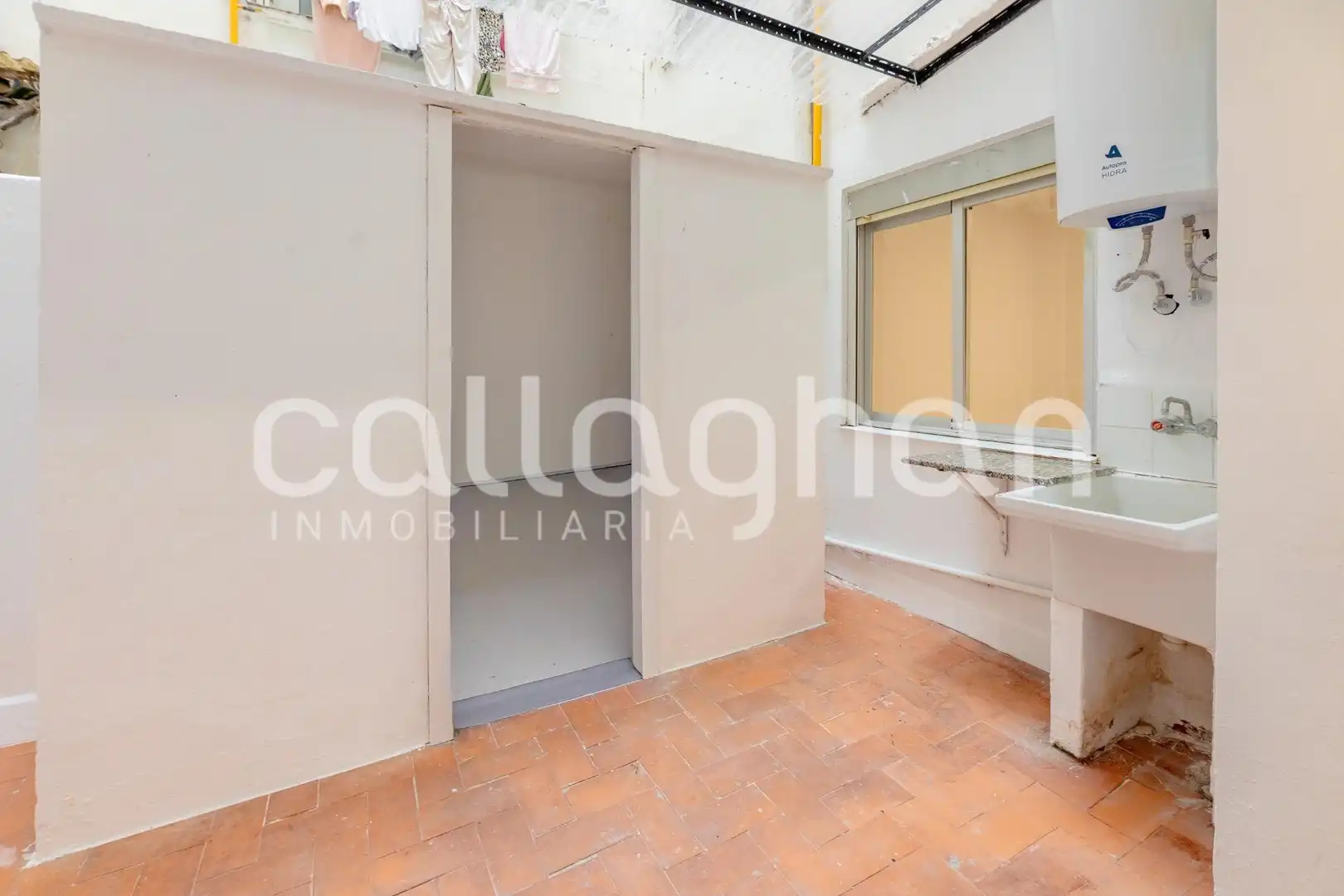 Piso en venta en Valencia con Balcón