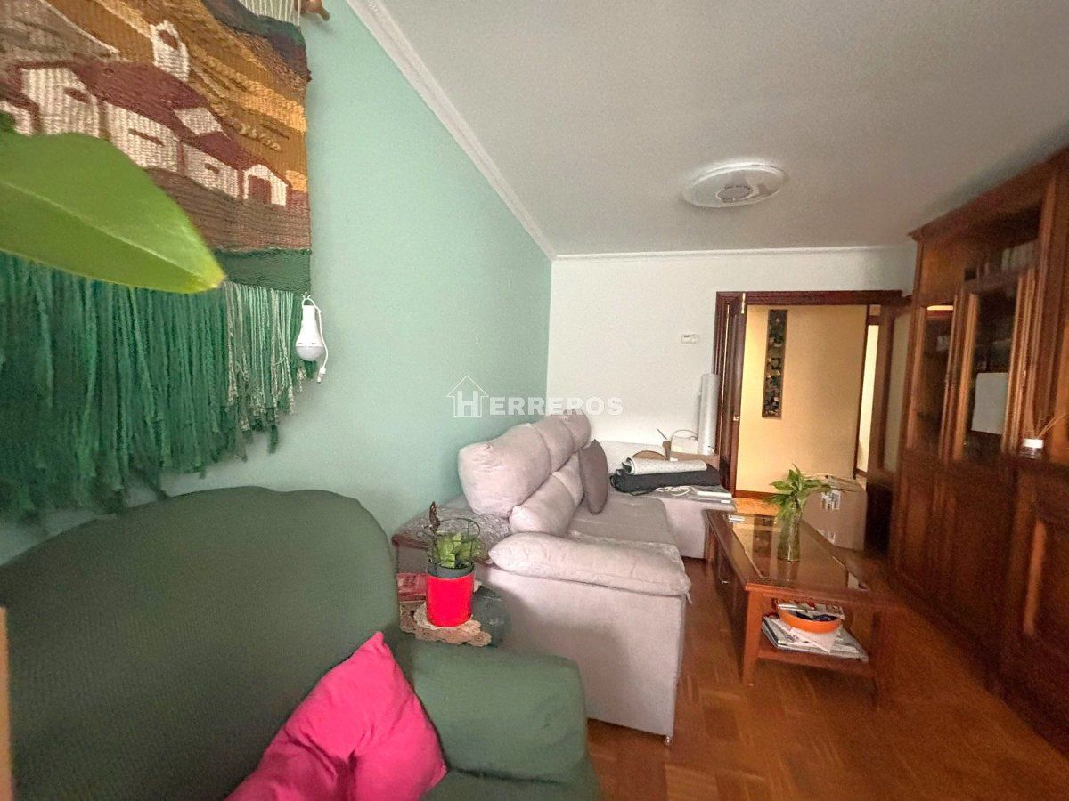 Living room of Flat for sale in  Logroño  with Heating, Parquet flooring and Storage room