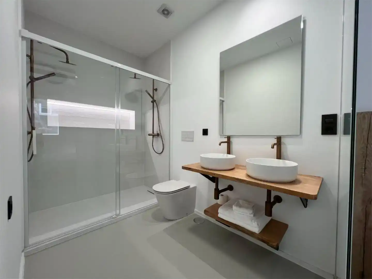 Badezimmer von Wohnung zur Miete in Ferrol mit Balkon
