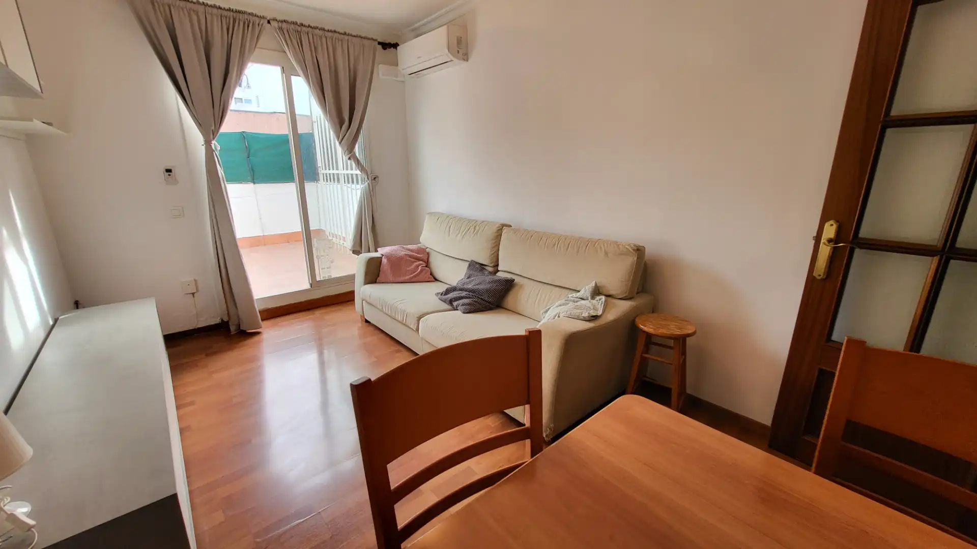 Wohnzimmer von Dachboden zur Miete in Ripollet mit Klimaanlage, Terrasse und Möbliert
