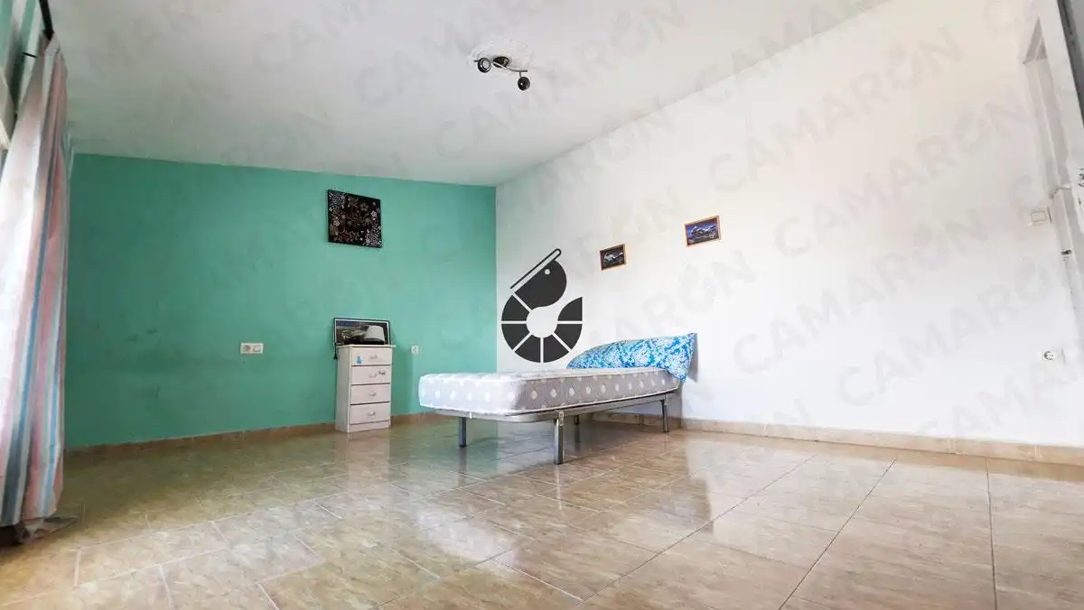 Habitación de Casa adosada en venta en Almensilla con Jardín privado, Balcón y Alarma