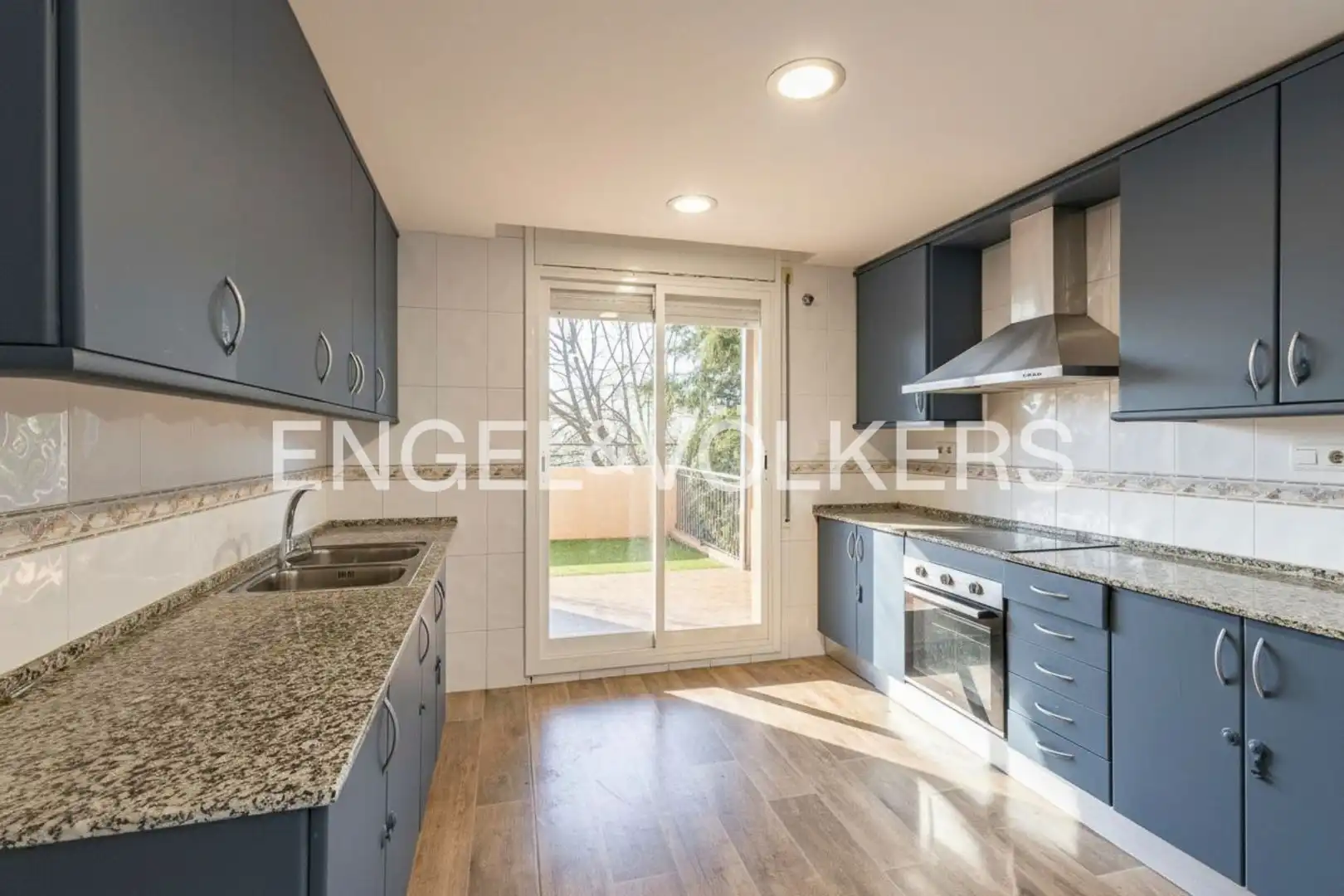 Cocina de Casa o chalet en venta en Vallirana con Calefacción, Jardín privado y Parquet