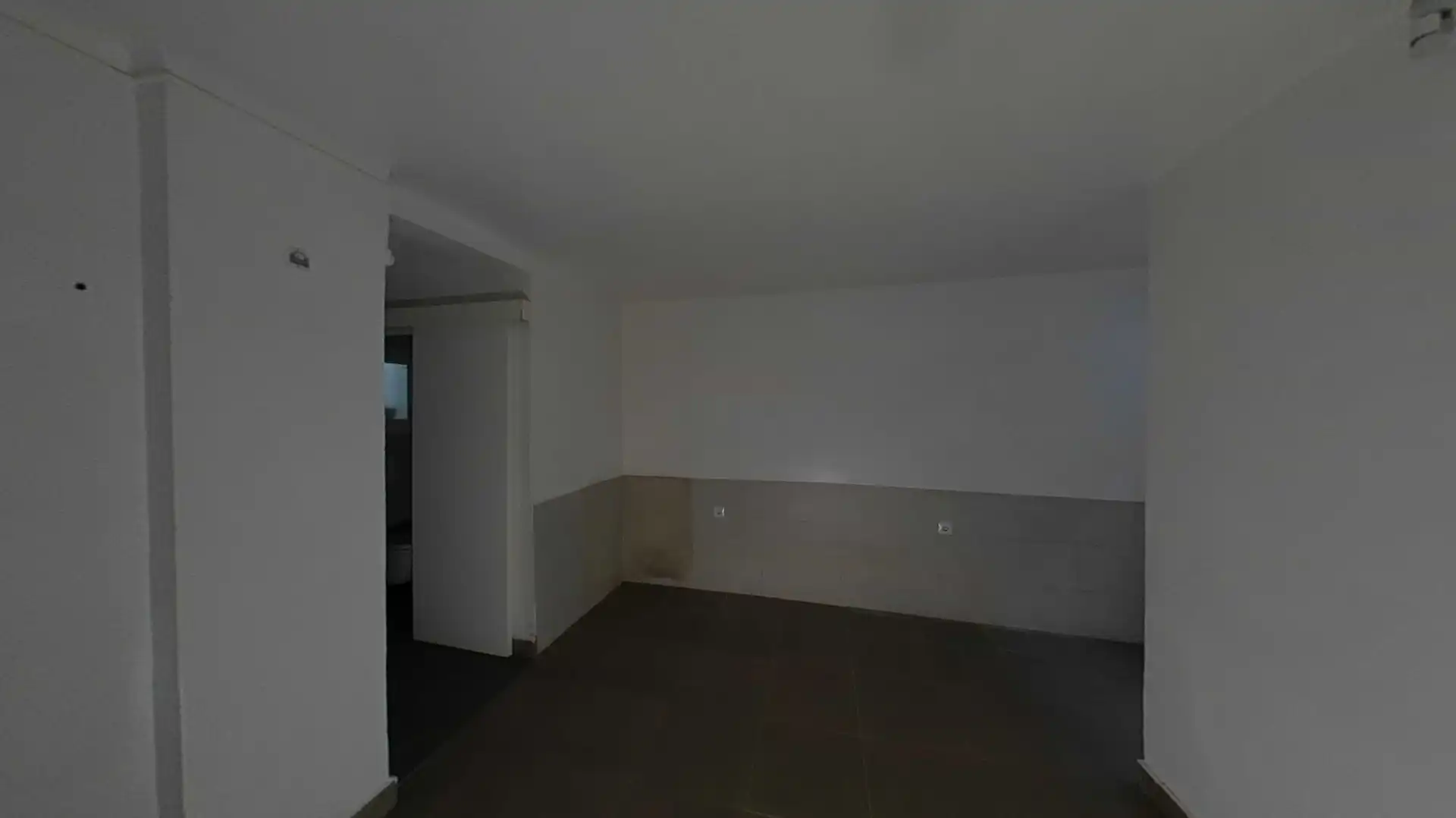 Ground floor for sale in Barcelona  with Air Conditioner and Alarm