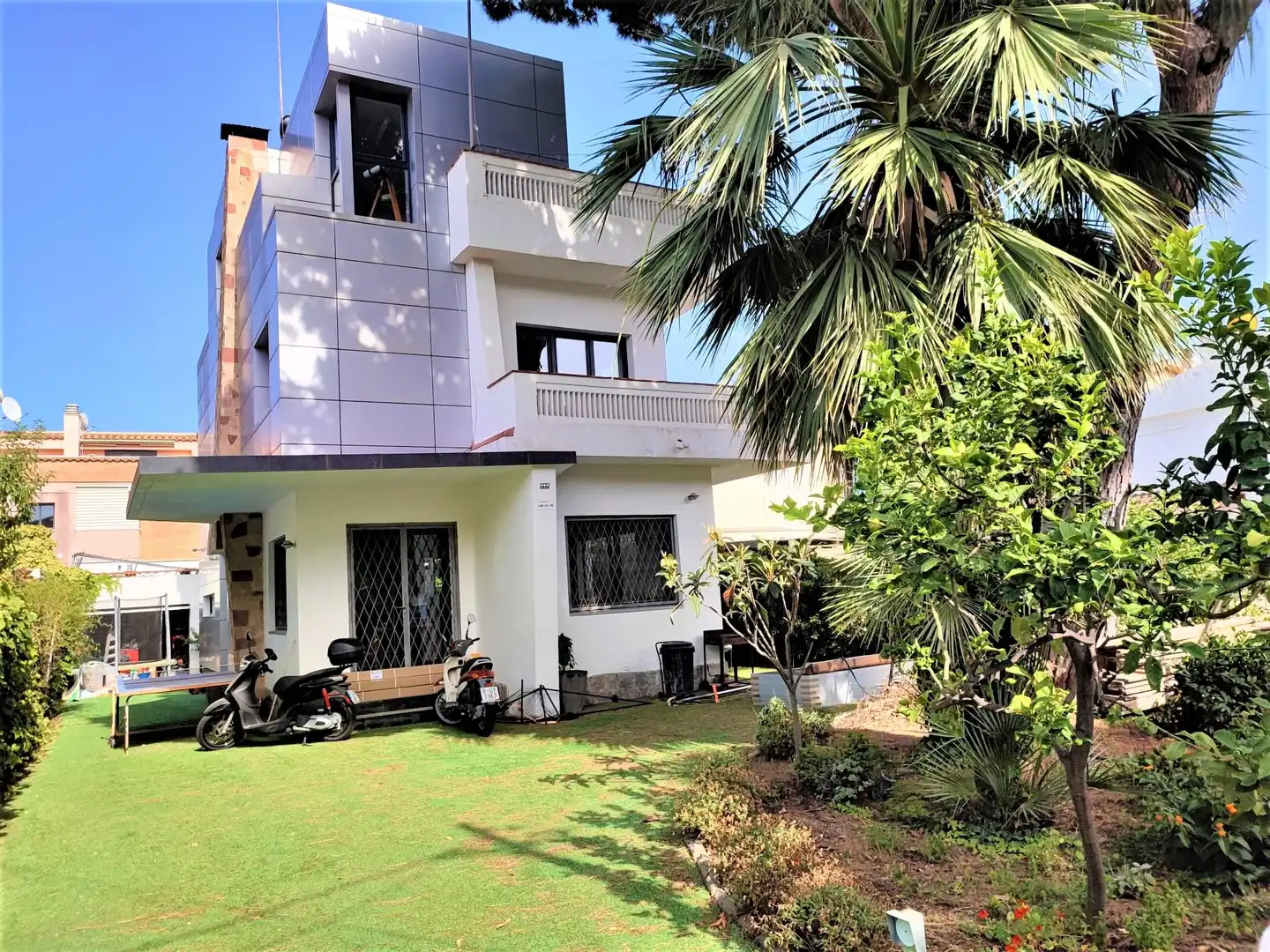 Exterior view of Houses for sale in Castelldefels  with Air Conditioner, Heating and Private garden
