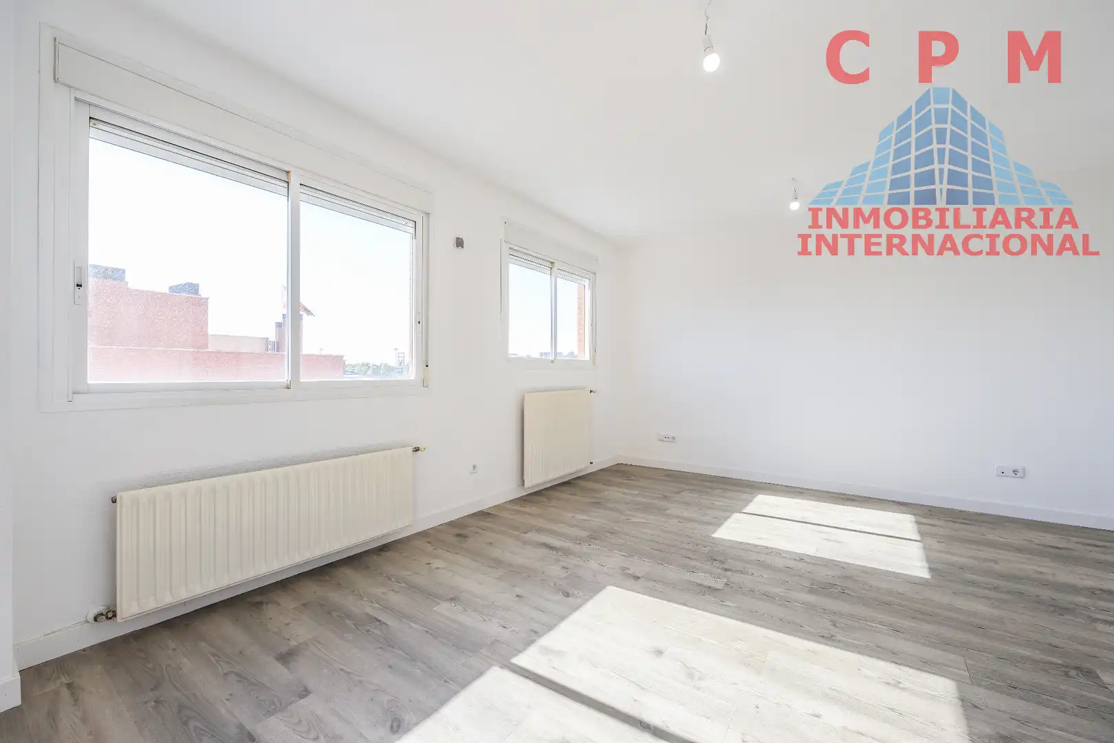 Schlafzimmer von Dachboden zur Miete in Alcobendas mit Klimaanlage, Heizung und Parkett