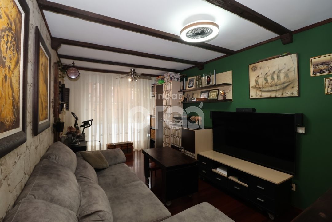 Living room of Flat for sale in Santurtzi   with Heating and Furnished
