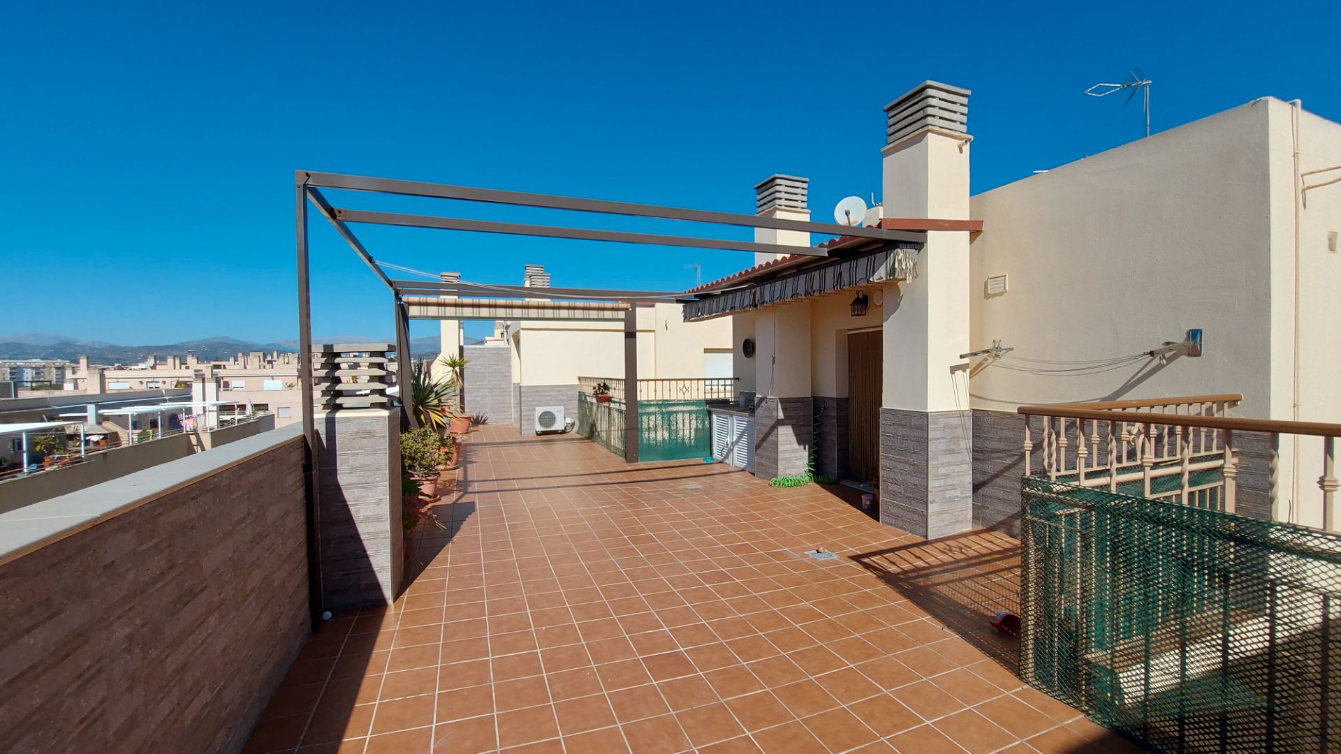 Terraza de Ático de alquiler en Vélez-Málaga con Aire acondicionado