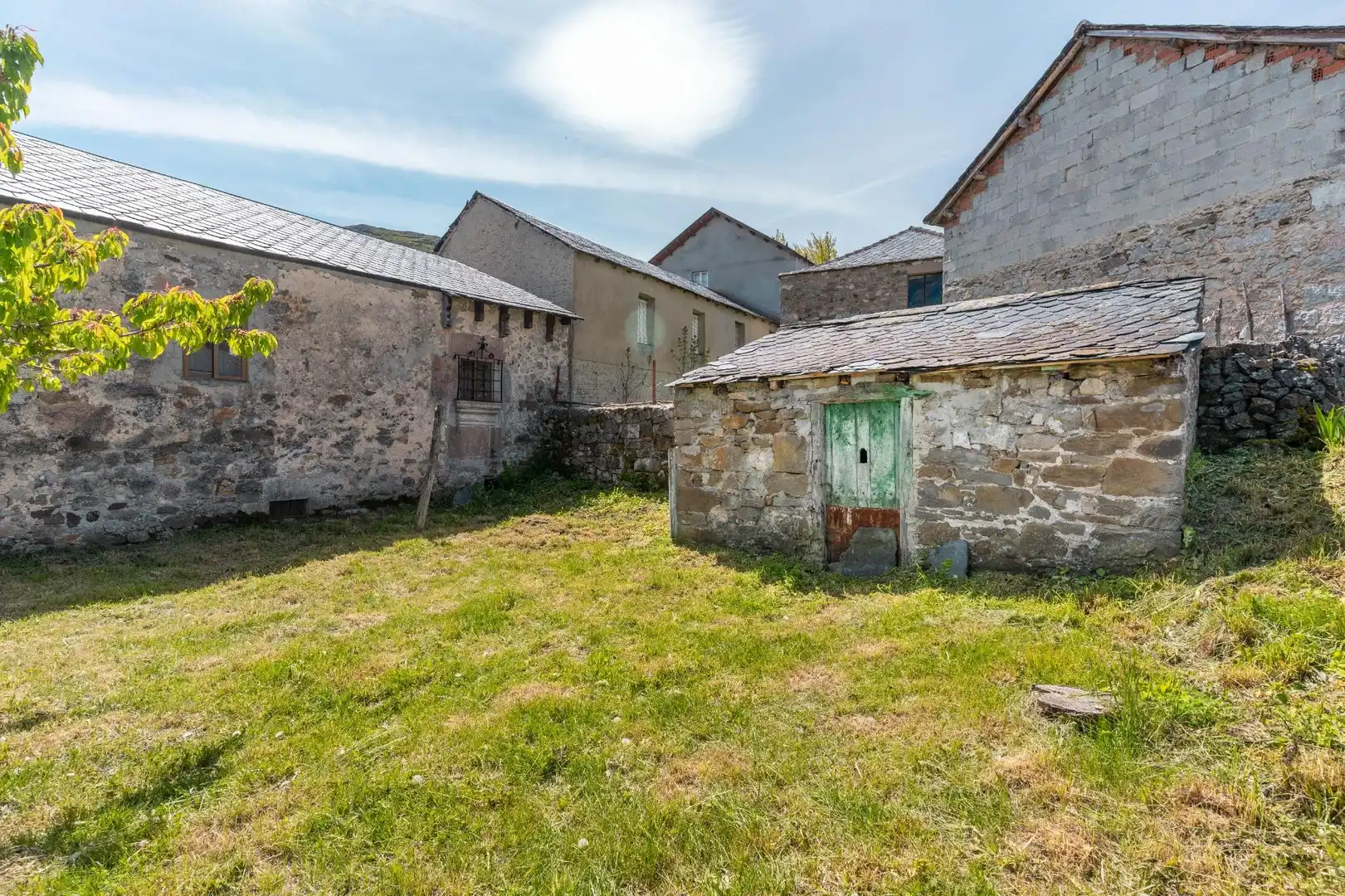 Vista exterior de Casa o chalet en venta en Cabrillanes con Jardín privado, Terraza y Trastero