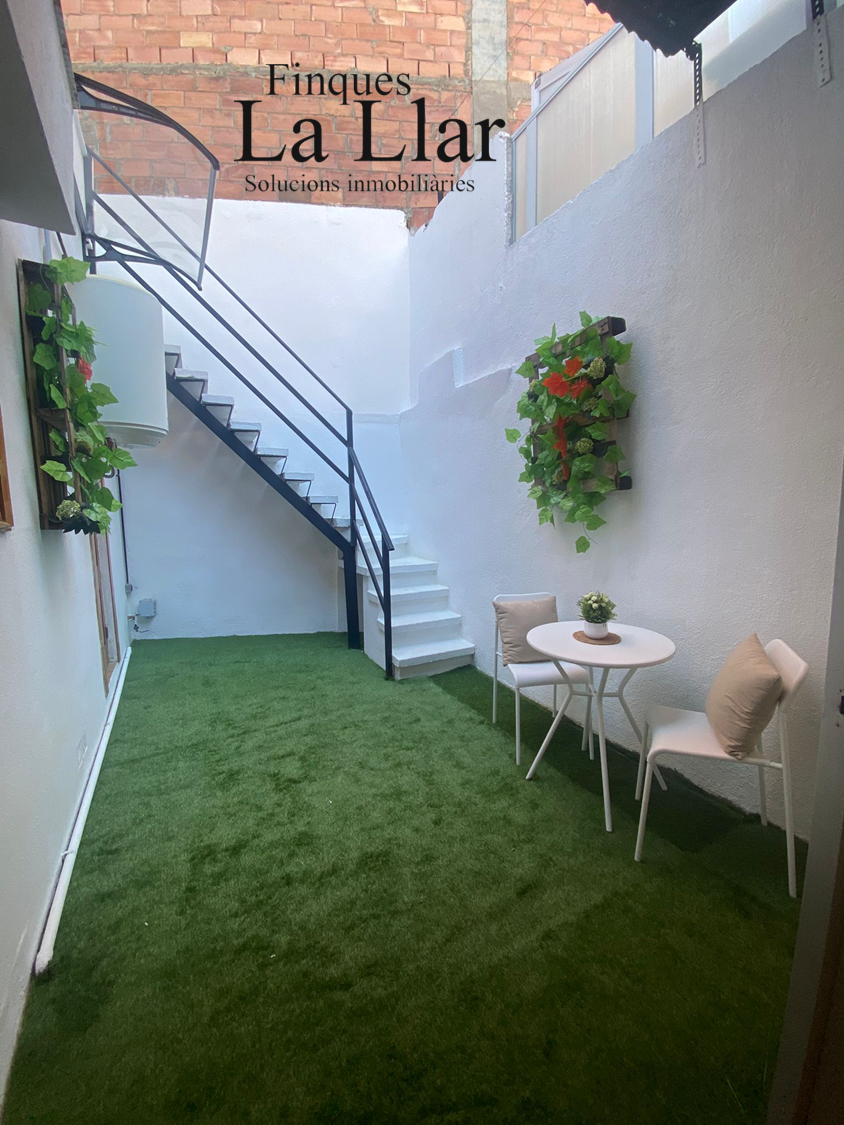 Casa adosada en venda a VIRGEN DE MONTSERRAT, Centre - Estació