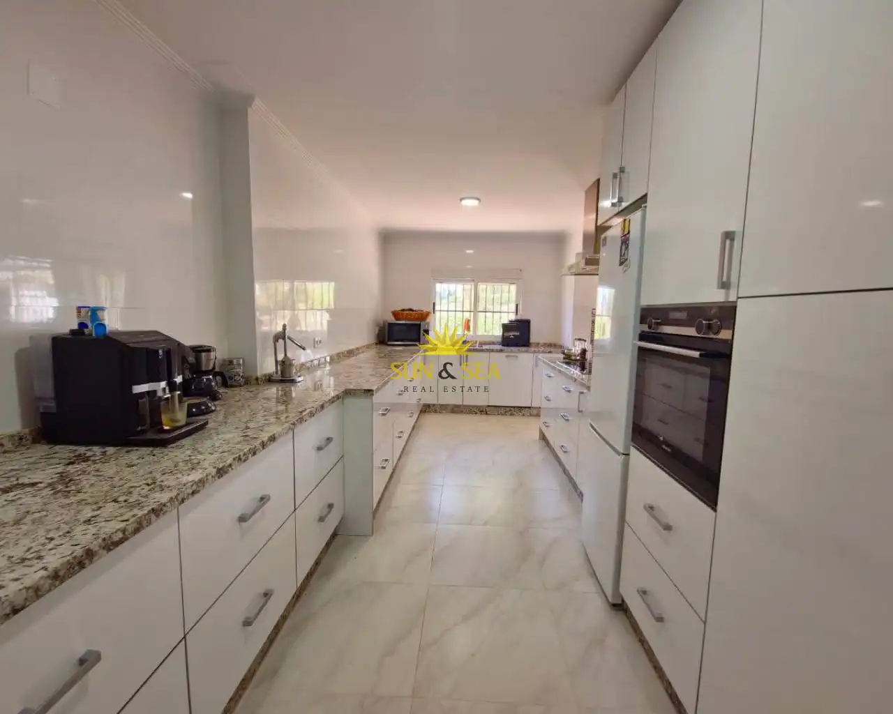 Cocina de Casa o chalet en venta en Crevillent con Aire acondicionado, Calefacción y Jardín privado