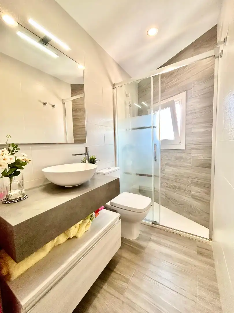Badezimmer von Wohnung zum Verkauf in El Ejido mit Klimaanlage, Heizung und Terrasse